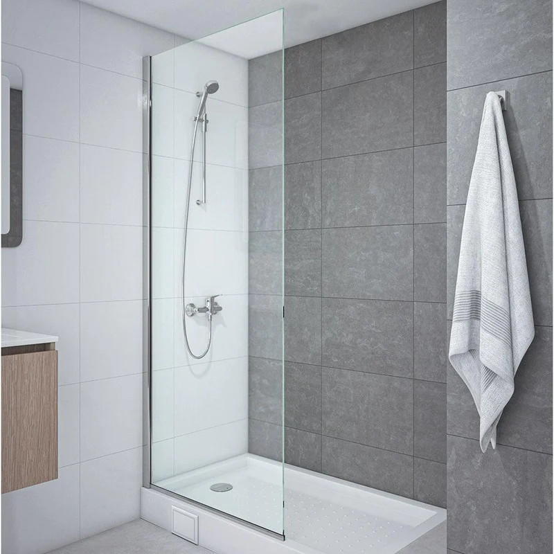 How does water pressure and flow rate play a role in the performance of a shower column?